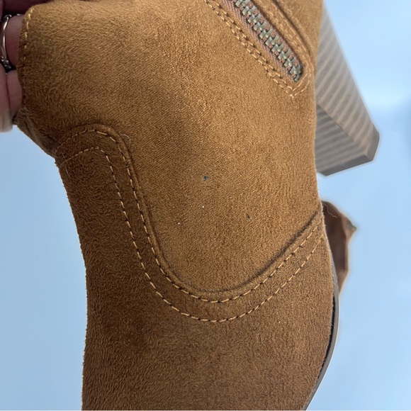 26) Madden Girl Faux Suede Payge Chestnut Beaded Ankle Booties Size 8 - Picture 9 of 13